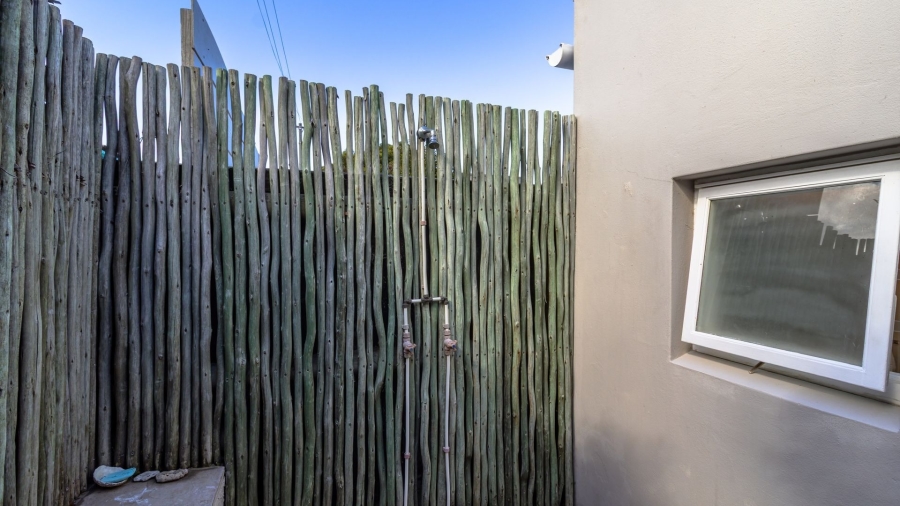 To Let 5 Bedroom Property for Rent in Onrus Western Cape